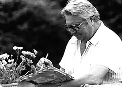 Ak.malíř Pavel Kopáček při práci