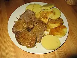 Pečené hovězí na zázvoru, bramborový knedlík