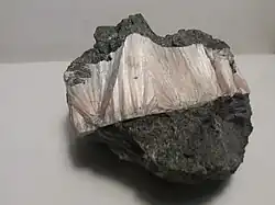 Pektolit z Želechovského údolí u Košťálova