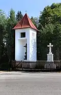 Kaplička a křížek