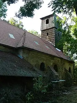 Opravený kostel sv. Jiří ve vesnici Pelhřimovy