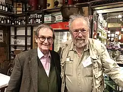 Roger Penrose a Newman (2019)