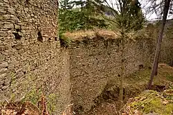 Hradba prvního nádvoří