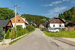 Pohled na hlavní ulici ve vsi