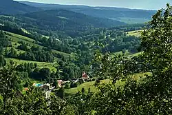 pohled na Petříkovice od studánky pod Janským vrchem
