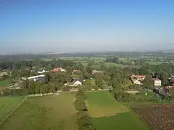 Letecký pohled na obec Petřvaldík, v pozadí CHKO Poodří