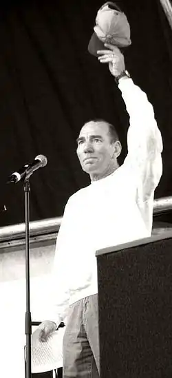 Pete Postlethwaite (2004)