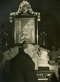 Petr Kocian u varhan na ousteckém kůru