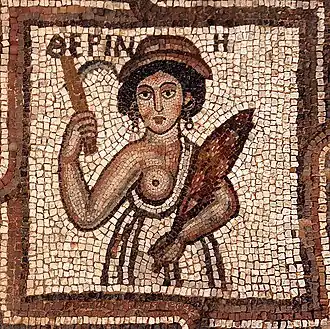 Personifikace léta – žena se srpem a obilným snopem; mozaika v Byzantském kostele v Petře