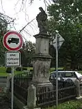 Petrohrad, socha svatého Jana Nepomuckého na návsi.jpg