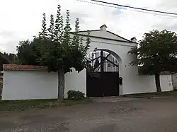 Petrovice, brána usedlosti čp.9.jpg