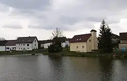 Rybník s hasičskou zbrojnicí