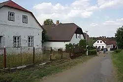 hlavní ulice, čp. 1 a 8