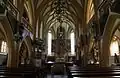 Pohled na hlavní oltář z hlavní lodi