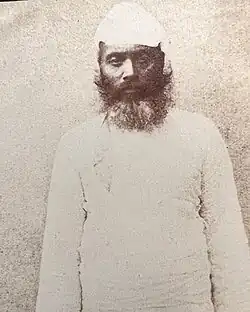 Sikhský muž v turbanu ve stylu „sidhi pagh“, asi 1847–1849