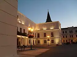 Velké nádvoří hradu s knížecím zámkem