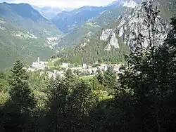 Pohled na Piazzatorre v létě