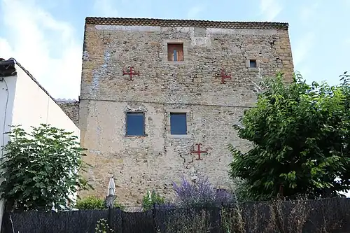 pohledy na donjon hradu Pieusse