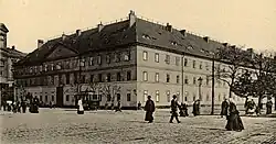 Kasárna z pohledu od Solní ulice (okolo roku 1900)