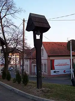 Pitkovice, Žampiónová, zvonička a domy čp. 23, 2.jpg