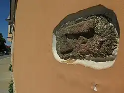 Planá, reliéf na fasádě čp.58.jpg