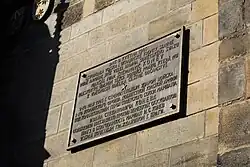 Pamětní deska, která byla na Staroměstské radnici