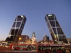 Puerta de Europa na Plaza de Castilla v Madridu
