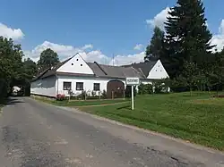 Příjezd od Unerázky a č. p. 4