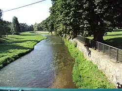 Ploučnice protékající parkem