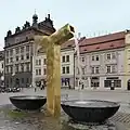 Kašna znázorňující anděla v severovýchodním rohu náměstí