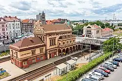 Nádraží Plzeň-Jižní Předměstí, pohled shora od Hálkovy ulice