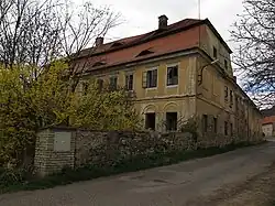 Pnětluky, zámek.jpg