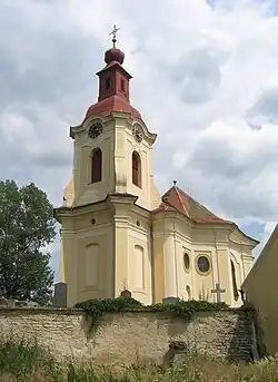 Farní kostel svatého Vojtěcha v Počaplech u Terezína