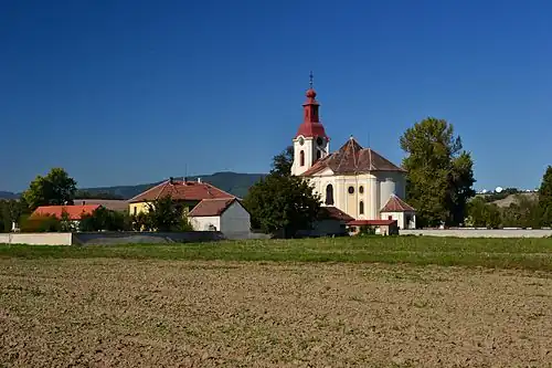 Kostel svatého Vojtěcha a fara v Počaplech