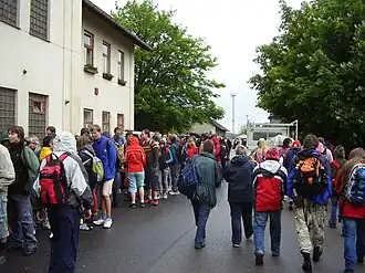 Fronta u placení pochodného v Olbramovicích (2009)