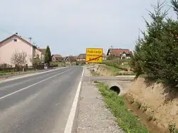 Příjezd do Podcrkavlje, zároveň odjezd z vesnice Grabarje