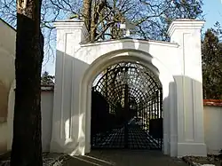 Podivín - Brána hřbitova.jpg