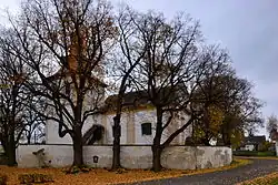 Podlesice - kostel svatého Vavřince - celkový pohled.jpg