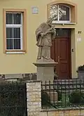 Podolí (okr. Brno-venkov) - fara se sochou sv. Jana Nepomuckého (cropped).jpg