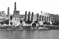 Podolská cementárna kolem roku 1920, na jejím místě se dnes nachází stadion