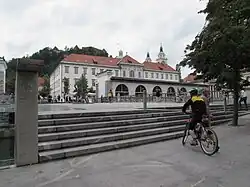 schody z nábřeží