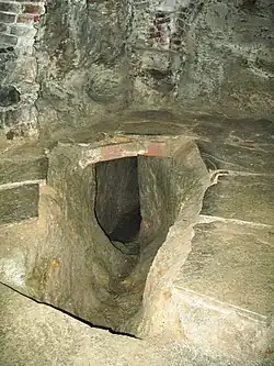 Ústí jedné z chodeb pod budovou arcibiskupského zámku v Týně nad Vltavou