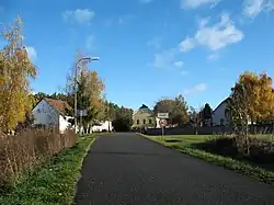 Pohled od jihu ze silnice do Nedrahovic