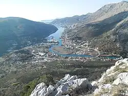 Pohled od vyvěračky k zálivu