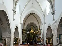 pohled do hlavní lodi