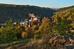 Historické jádro Bečova v údolí řeky Teplé