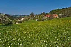 Pohled na obec od východu