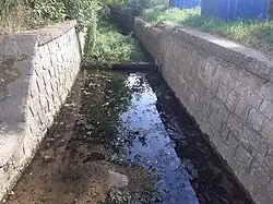 Pohled z mostu proti proudu Bušince v Mrzkách