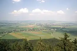 Vyhlídka Supí hnízdo - pohled na Broumov