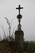 Kříž poblíž vesnice